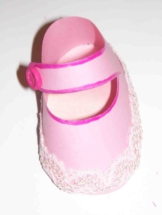 Babyschuh aus Tonpapier zur Geburt